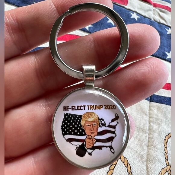 Reseller Bundle! Over 2.8 lbs TRUMP 2020 Collectible Keychains! Give as … - Picture 2 of 9